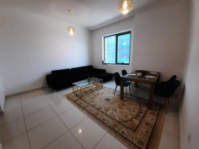Entire 1 Bedroom Apartment with Swimming Pool andJaccuzi in Business Bay, heart of Dubai